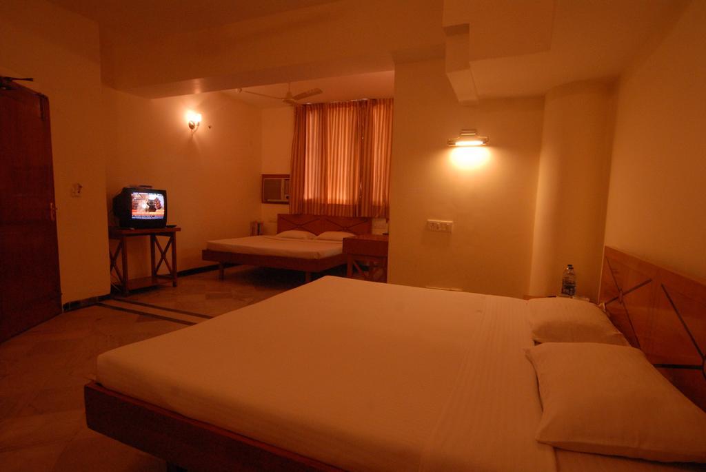 The Komfort Inn Chandigarh Room photo