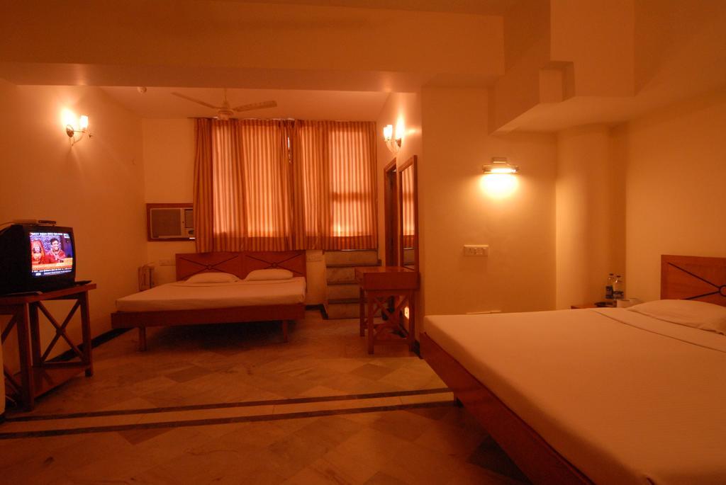 The Komfort Inn Chandigarh Room photo